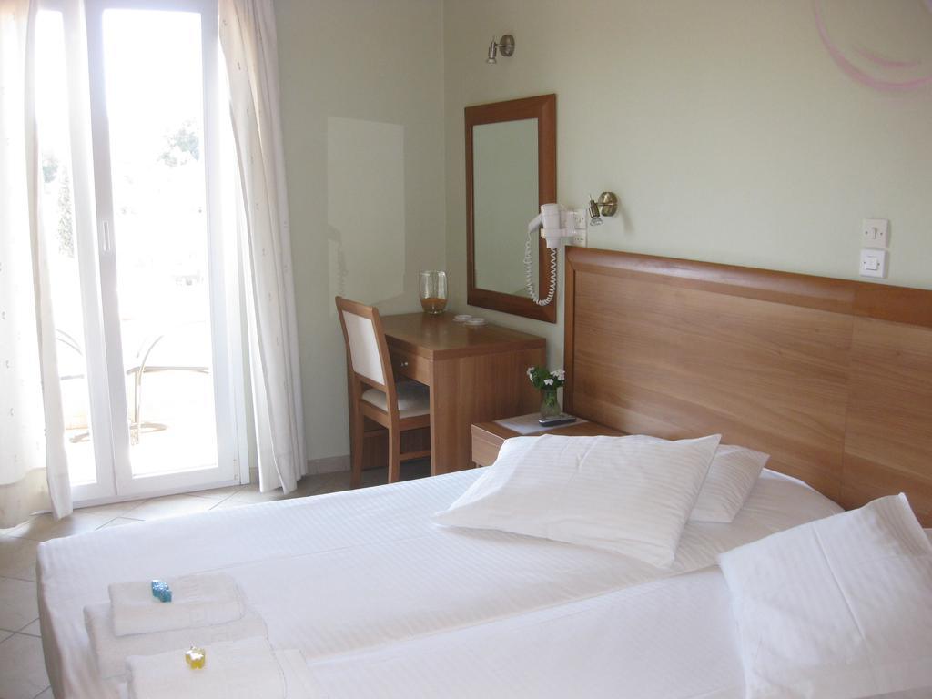Virginia Hotel Самос Экстерьер фото